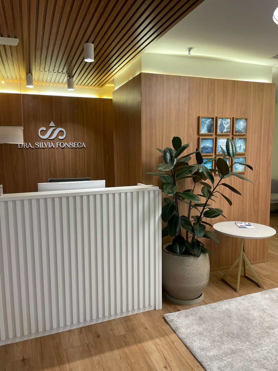 Ambiente de atendimento com poltronas reclináveis